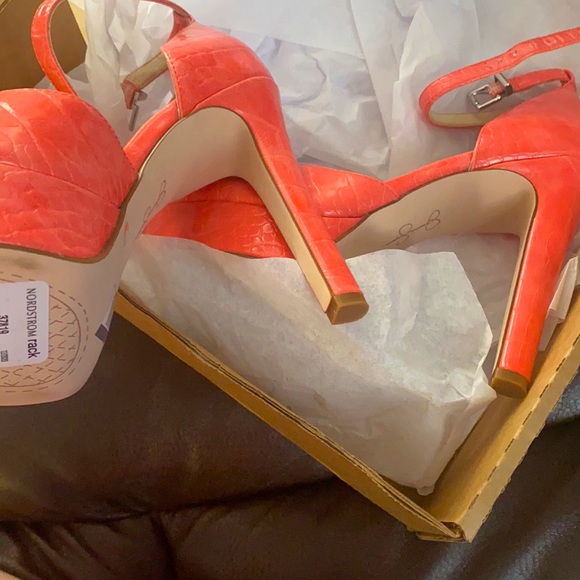 Beautifull heels never used too small for me - Picture 2 of 7